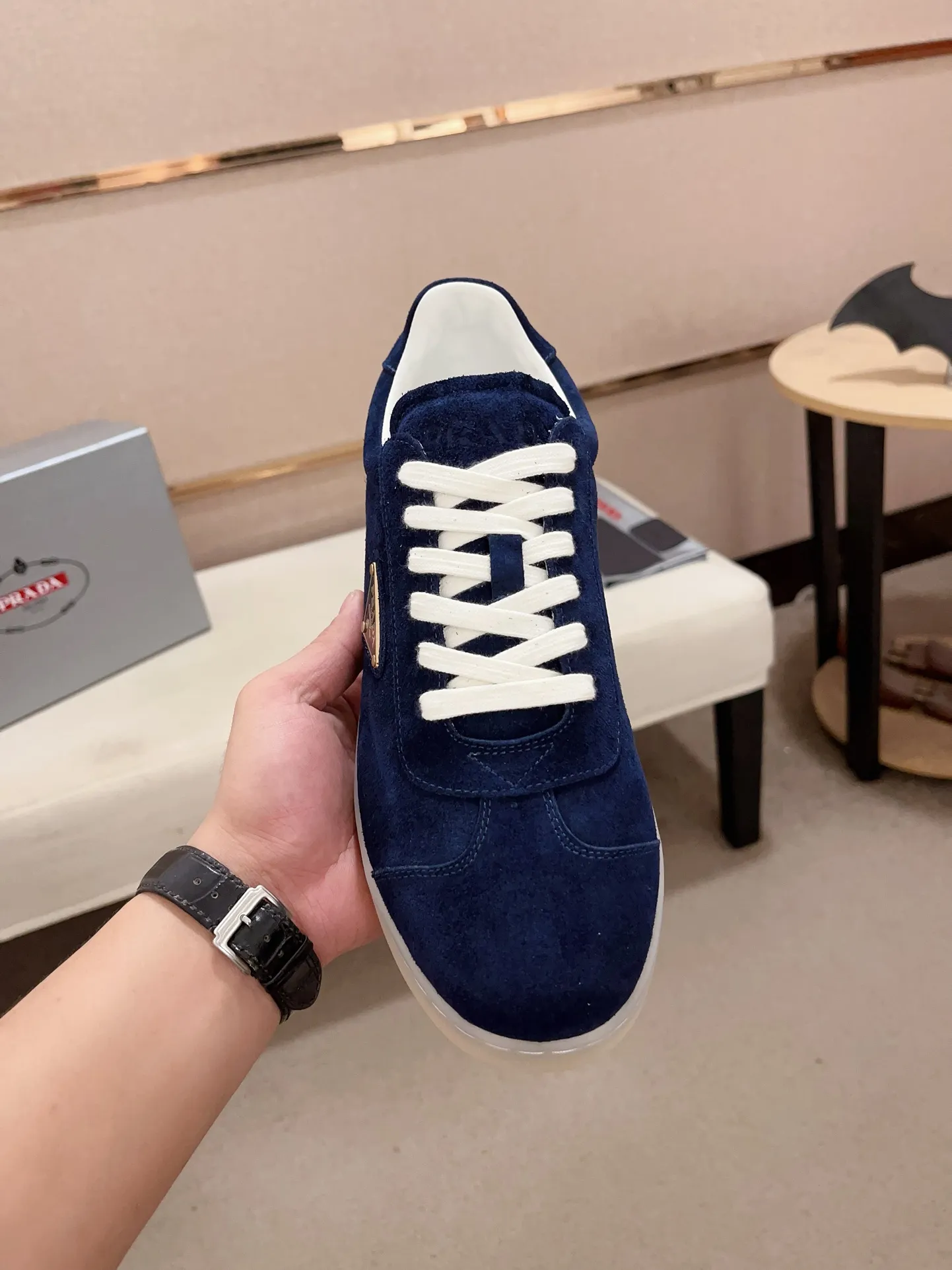 Men's Men's Shoes 💰 500💰 ✔️✔️✔️Higher version High-quality new PRADA (Prada) counters are launched simultaneously. The new men's shoes and 😘fabrics are made of high-tech glue-making technology. Lining: Full cowhide lining. 👍🏿 High-end ☄️ air-cushion molded anti-slip rubber outsole, exquisite lines, simple and elegant, comfortable and high-end for leisure travel. Code number: 38 to 44 (45 can be customized and cannot be returned or exchanged)